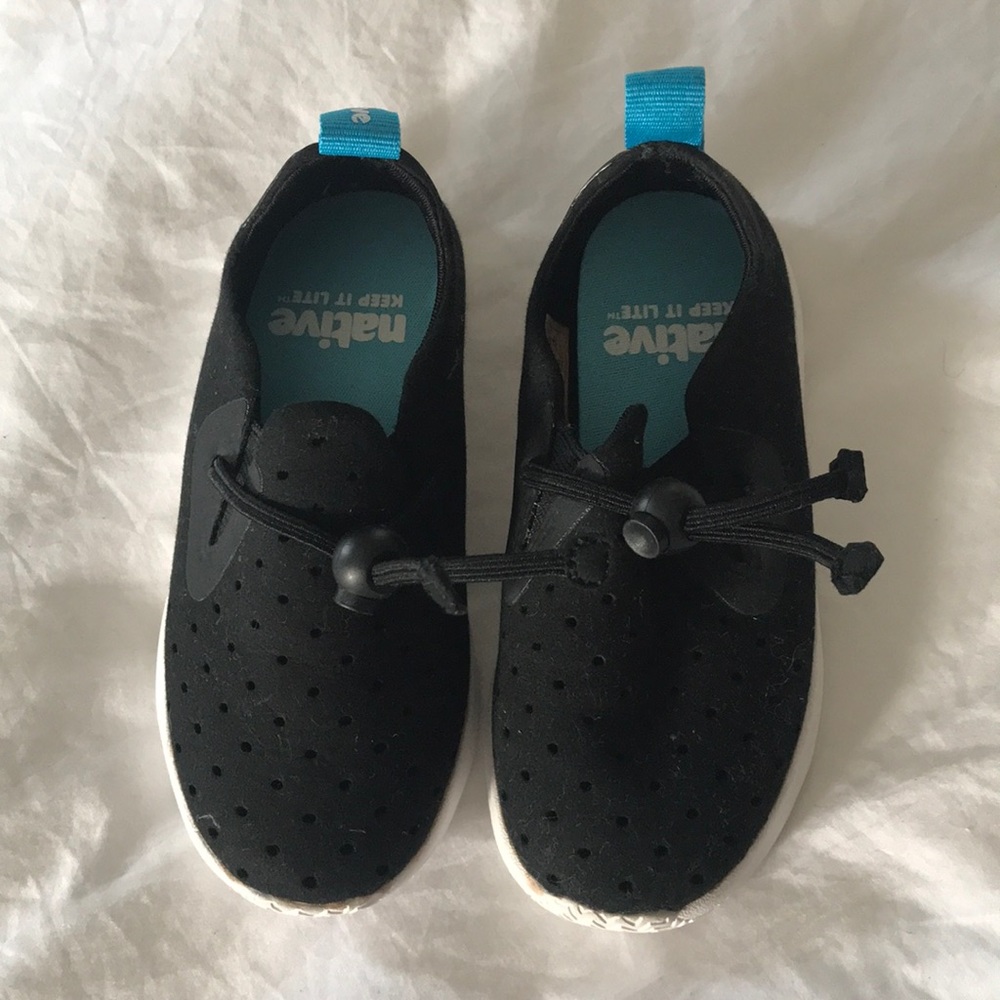 Kids Native shoes NWOB. Size 8